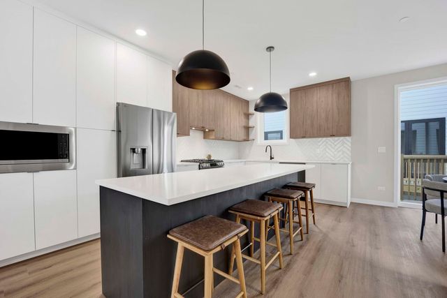 944 Beloit Avenue 4, Forest Park, IL 60130