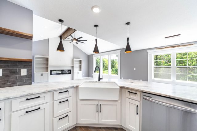 2322 PRIDE MOUNTAIN DR, Columbia, MO 65201