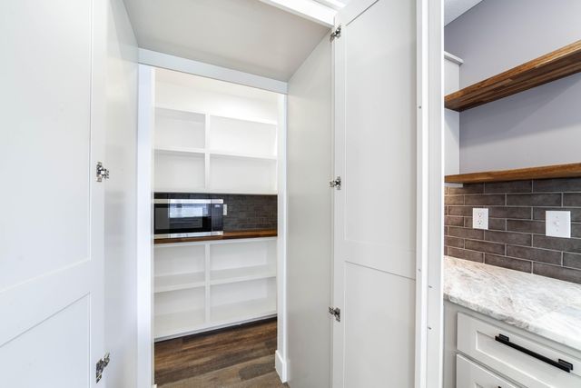 2322 PRIDE MOUNTAIN DR, Columbia, MO 65201