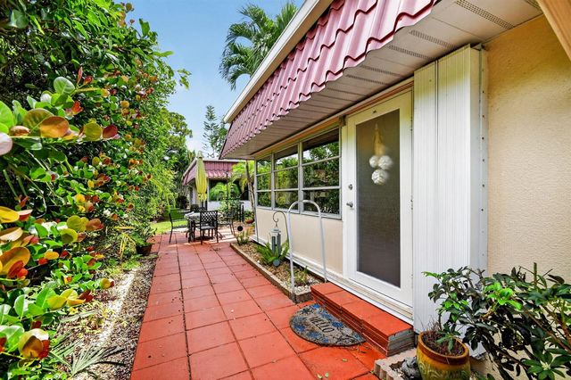 300 Cape Cod Circle, Lake Worth, FL 33467