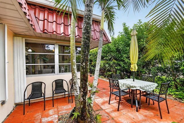 300 Cape Cod Circle, Lake Worth, FL 33467