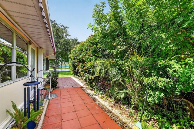 300 Cape Cod Circle, Lake Worth, FL 33467