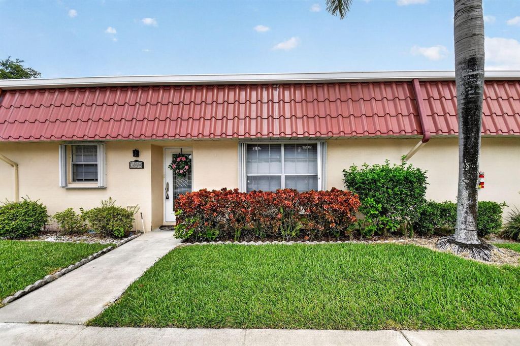 300 Cape Cod Circle, Lake Worth, FL 33467