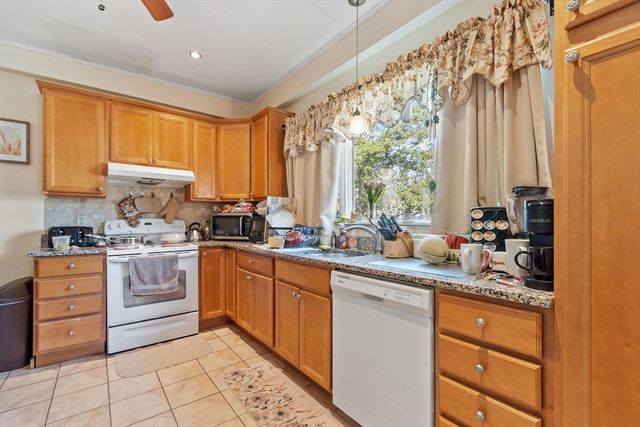 562 Main St, Medford, MA 02155