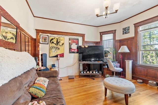 562 Main St, Medford, MA 02155