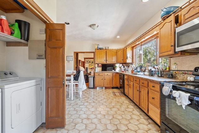 562 Main St, Medford, MA 02155