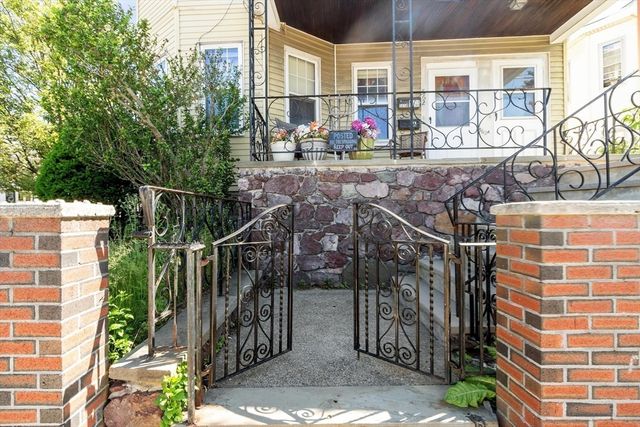 562 Main St, Medford, MA 02155