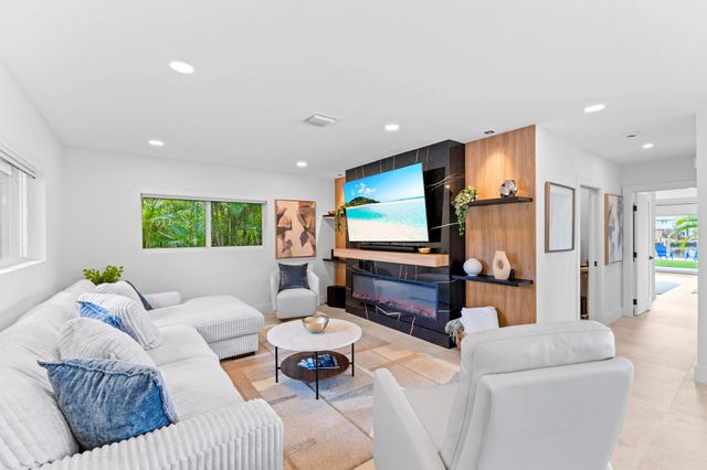 1725 NE 23rd Avenue, Fort Lauderdale, FL 33305