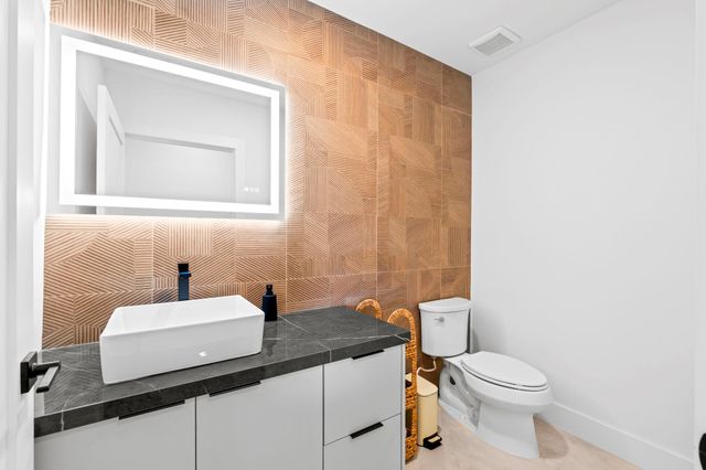 1725 NE 23rd Avenue, Fort Lauderdale, FL 33305