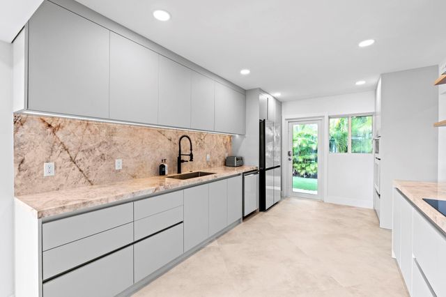 1725 NE 23rd Avenue, Fort Lauderdale, FL 33305