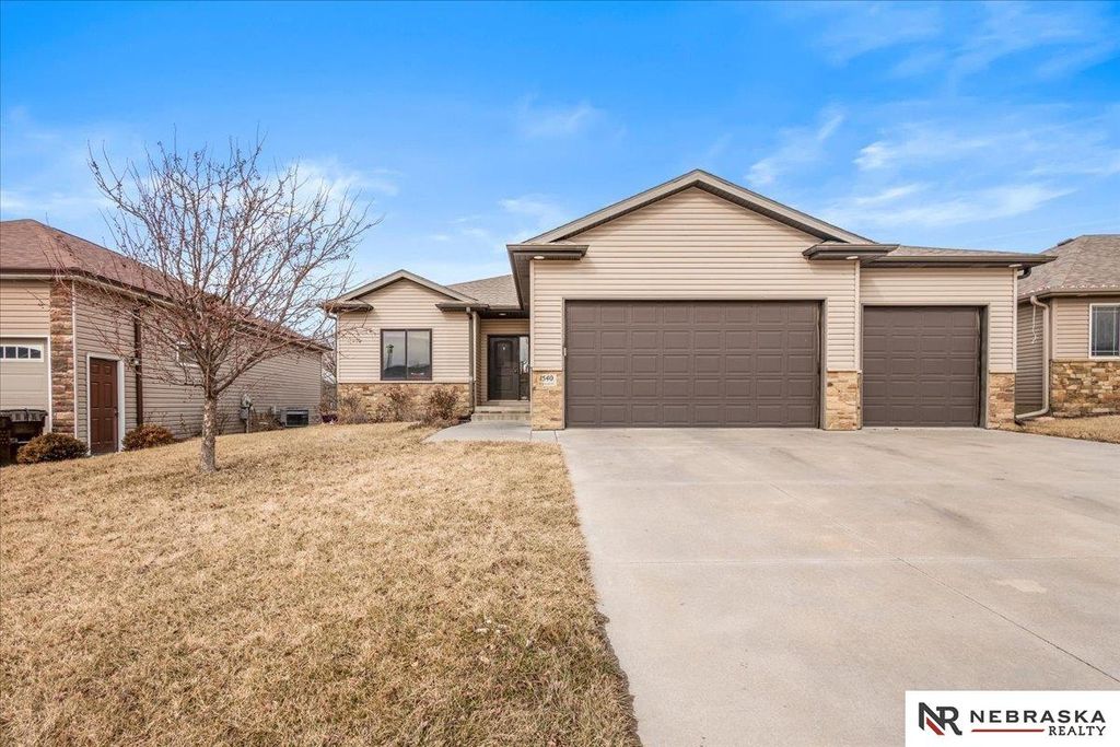 1540 W Silverado Drive, Lincoln, NE 68521