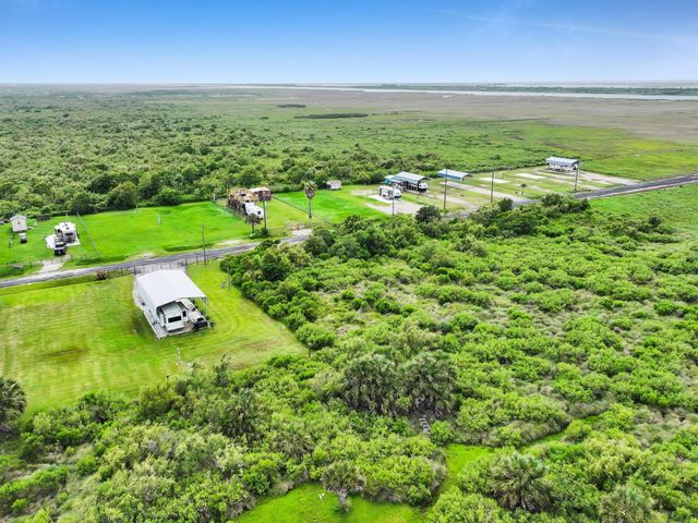 1054 Canal, Gilchrist, TX 77617