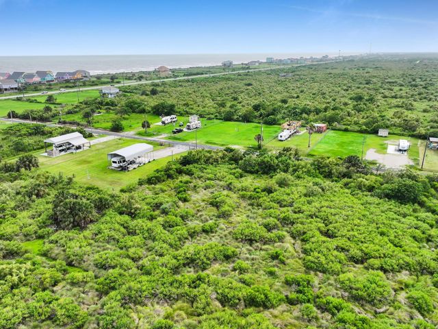 1054 Canal, Gilchrist, TX 77617