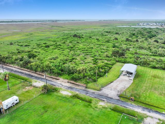 1054 Canal, Gilchrist, TX 77617