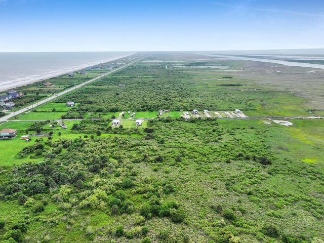 1054 Canal, Gilchrist, TX 77617
