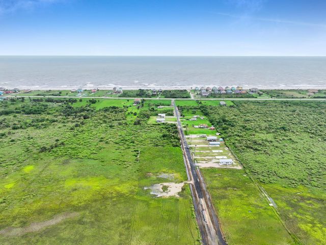 1054 Canal, Gilchrist, TX 77617