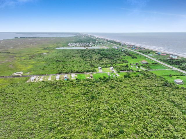 1054 Canal, Gilchrist, TX 77617