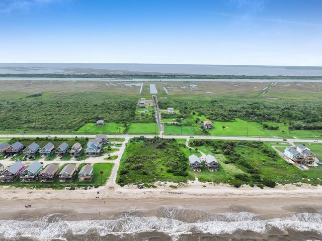 1054 Canal, Gilchrist, TX 77617