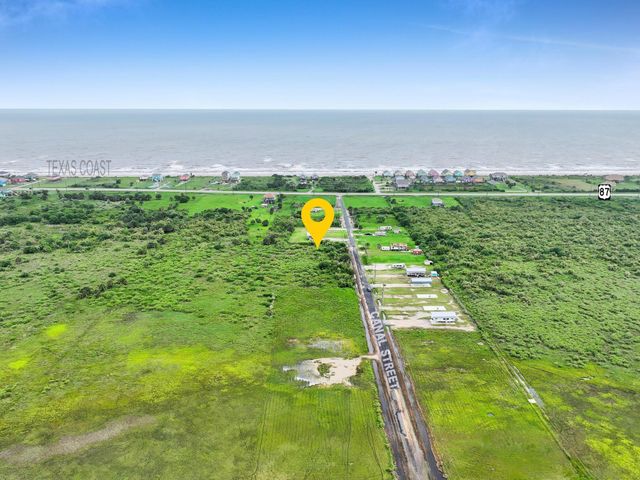 1054 Canal, Gilchrist, TX 77617