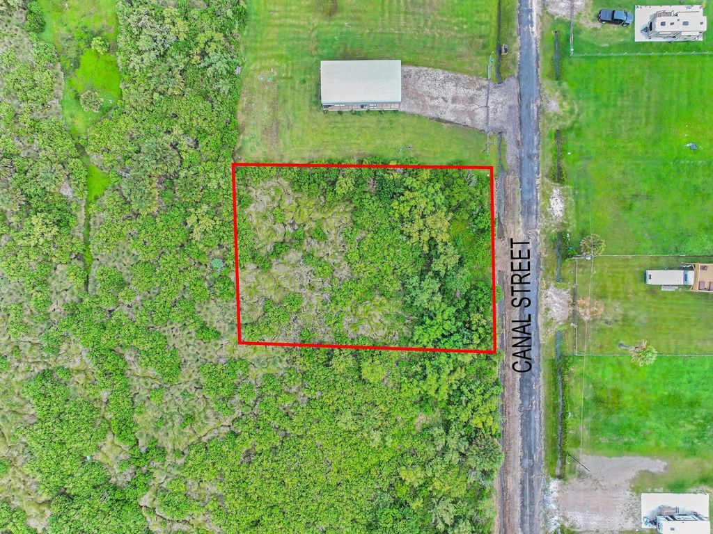 1054 Canal, Gilchrist, TX 77617