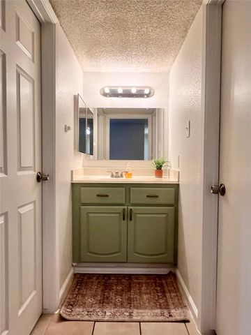 1516 Bay Area Boulevard K13, Houston, TX 77058