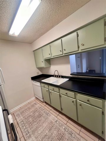 1516 Bay Area Boulevard K13, Houston, TX 77058