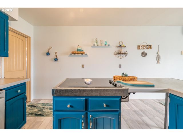 1540 GARFIELD St, North Bend, OR 97459