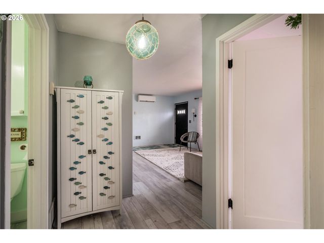 1540 GARFIELD St, North Bend, OR 97459