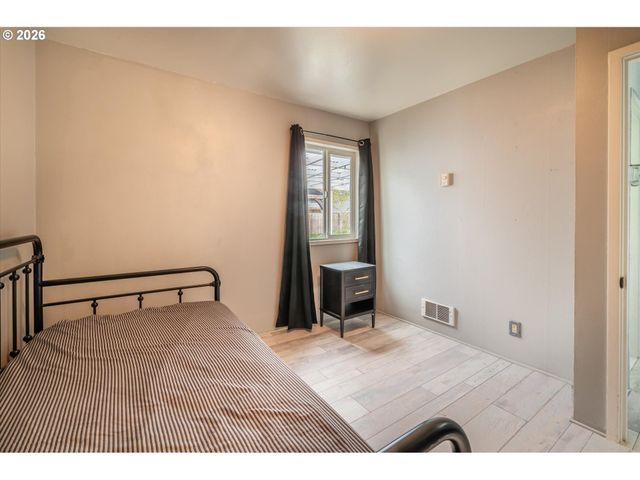 1540 GARFIELD St, North Bend, OR 97459