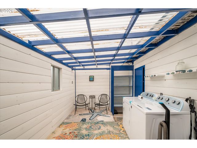 1540 GARFIELD St, North Bend, OR 97459