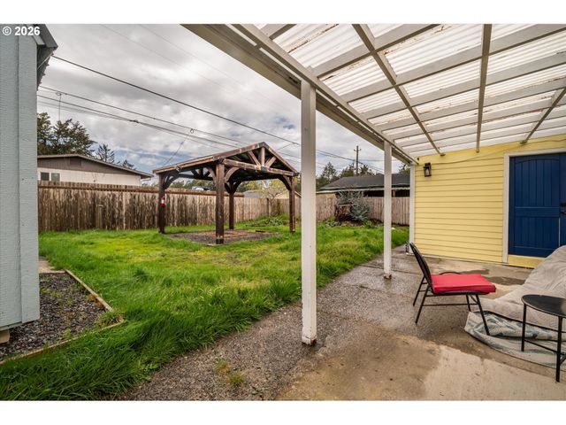 1540 GARFIELD St, North Bend, OR 97459