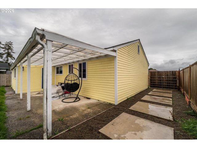 1540 GARFIELD St, North Bend, OR 97459