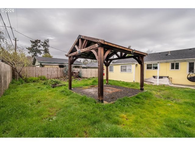 1540 GARFIELD St, North Bend, OR 97459