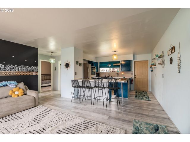 1540 GARFIELD St, North Bend, OR 97459