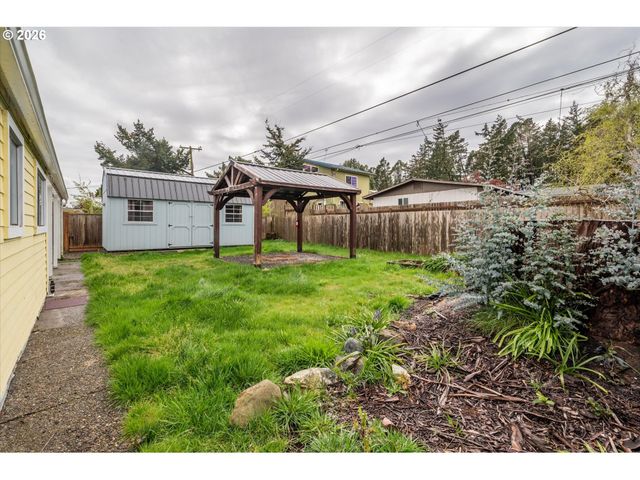 1540 GARFIELD St, North Bend, OR 97459