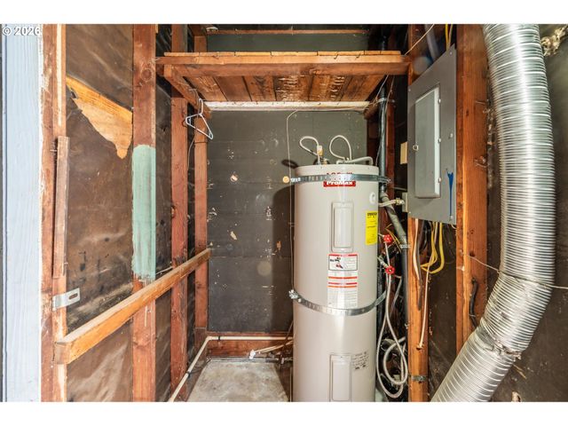 1540 GARFIELD St, North Bend, OR 97459