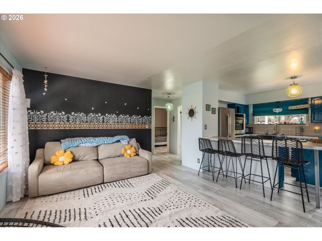 1540 GARFIELD St, North Bend, OR 97459