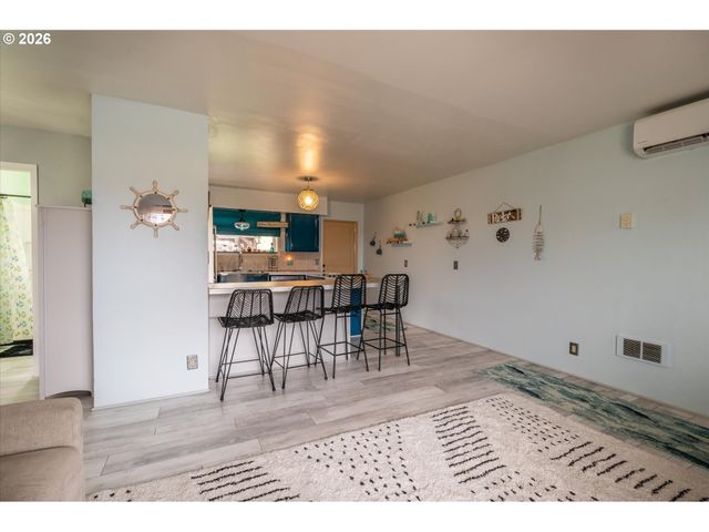 1540 GARFIELD St, North Bend, OR 97459