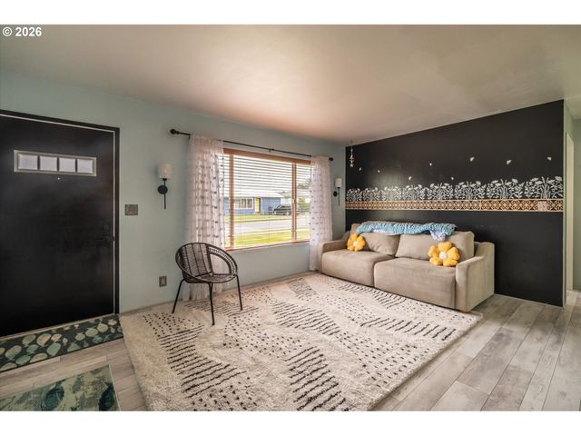 1540 GARFIELD St, North Bend, OR 97459