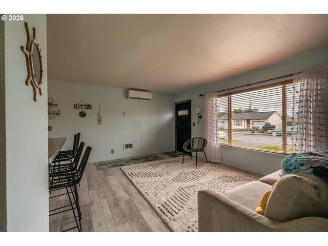 1540 GARFIELD St, North Bend, OR 97459