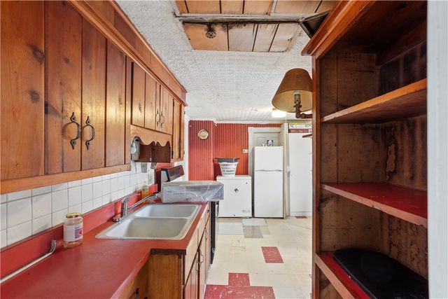 63 Lincoln Avenue, Cranston, RI 02920