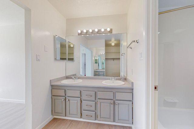 876 Tramway Lane Court NE, Albuquerque, NM 87122