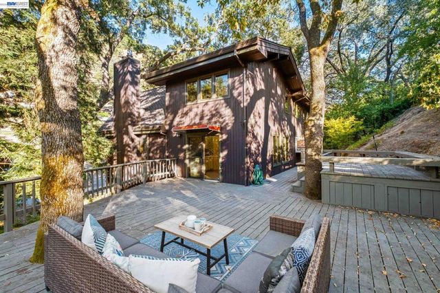 279 Castle Hill Ranch Rd, Walnut Creek, CA 94595