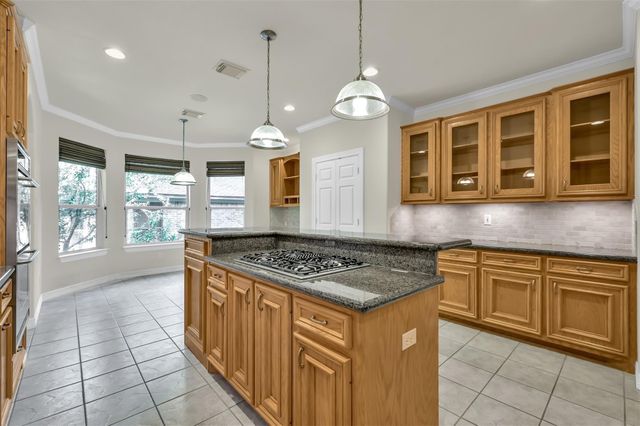 106 Lazy Springs Drive, Montgomery, TX 77356