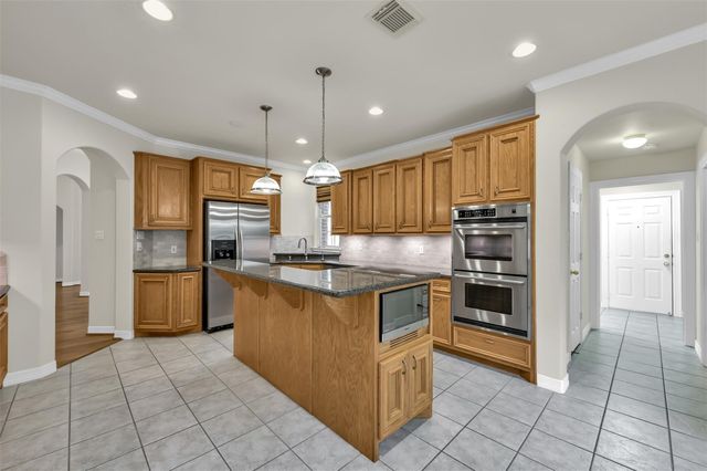 106 Lazy Springs Drive, Montgomery, TX 77356