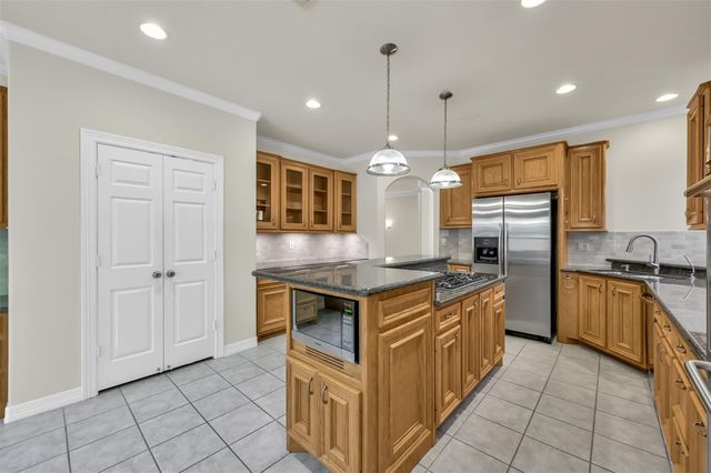 106 Lazy Springs Drive, Montgomery, TX 77356