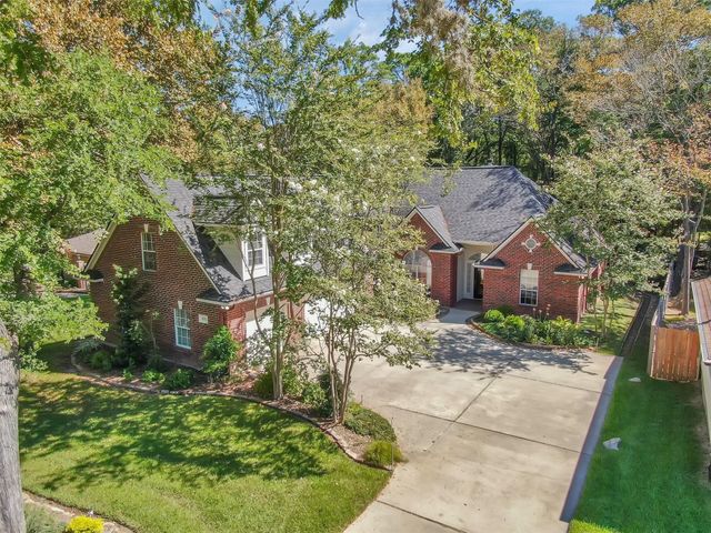 106 Lazy Springs Drive, Montgomery, TX 77356