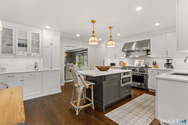 165 Hemlock Hills Road South, Fairfield, CT 06824