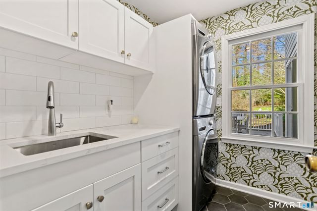 165 Hemlock Hills Road South, Fairfield, CT 06824