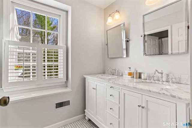 165 Hemlock Hills Road South, Fairfield, CT 06824